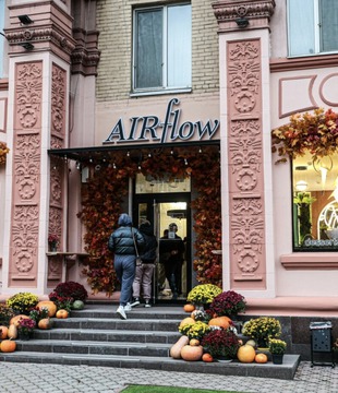 В центрі Запоріжжя відкрилась кондитерська з повітряними десертами