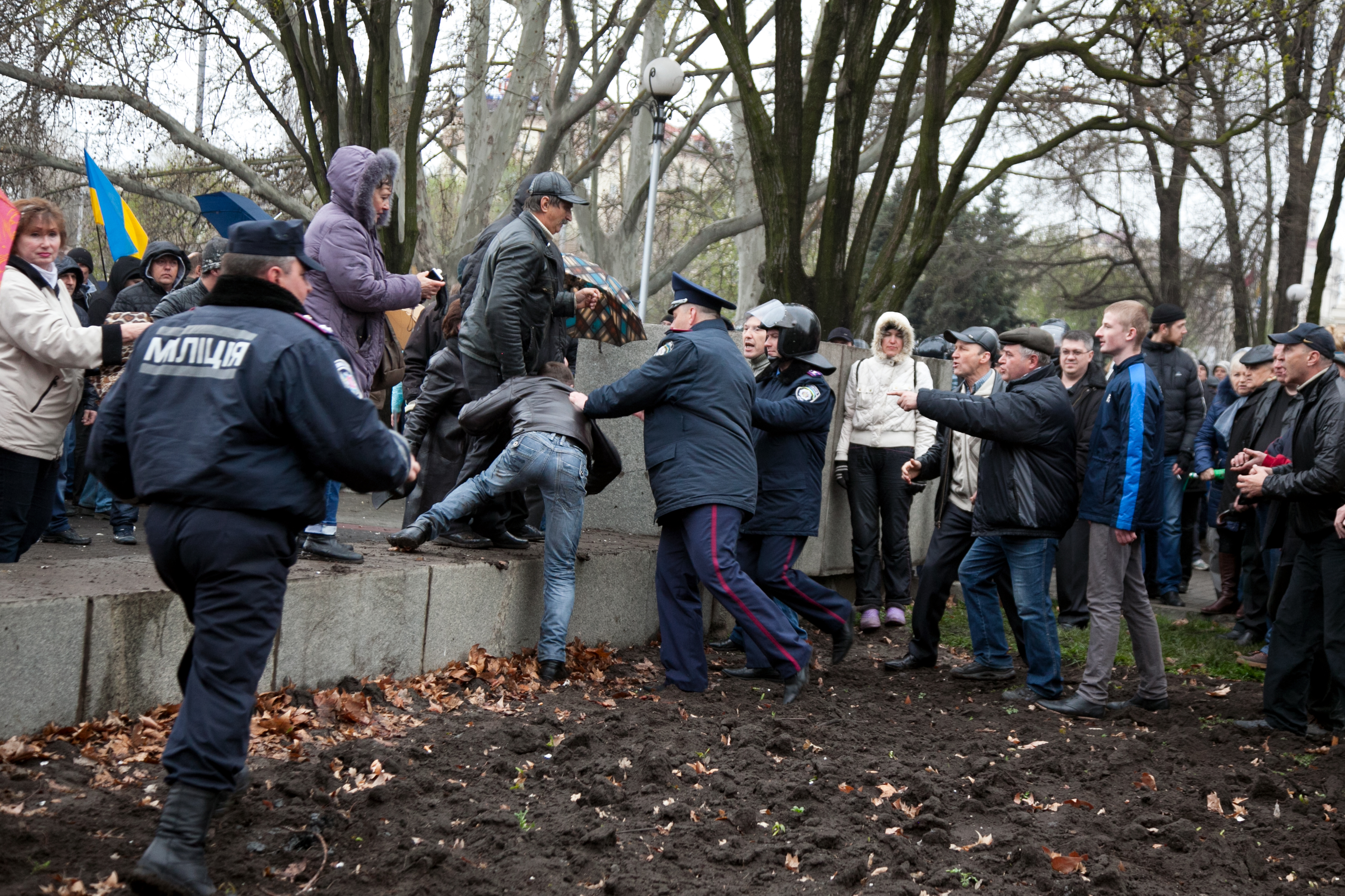 Георгиевская лента стала маркером для определения своих и чужих: фотохроника к 5-летию Яичного воскресенья