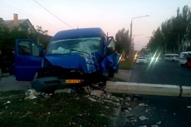 Официально: в ДТП на Космосе пострадали 8 пассажиров маршрутки