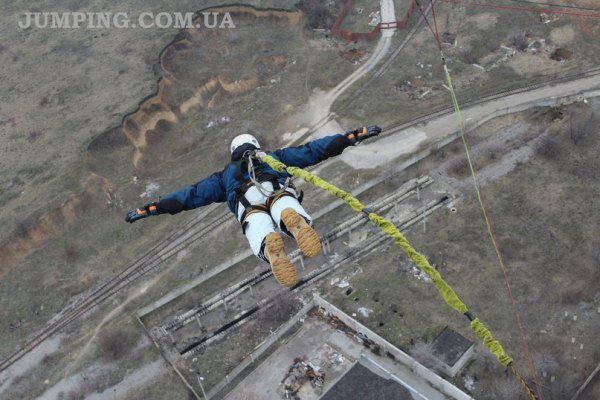 Запорожские джамперы променяли мост на трубу в три раза выше (ФОТО)