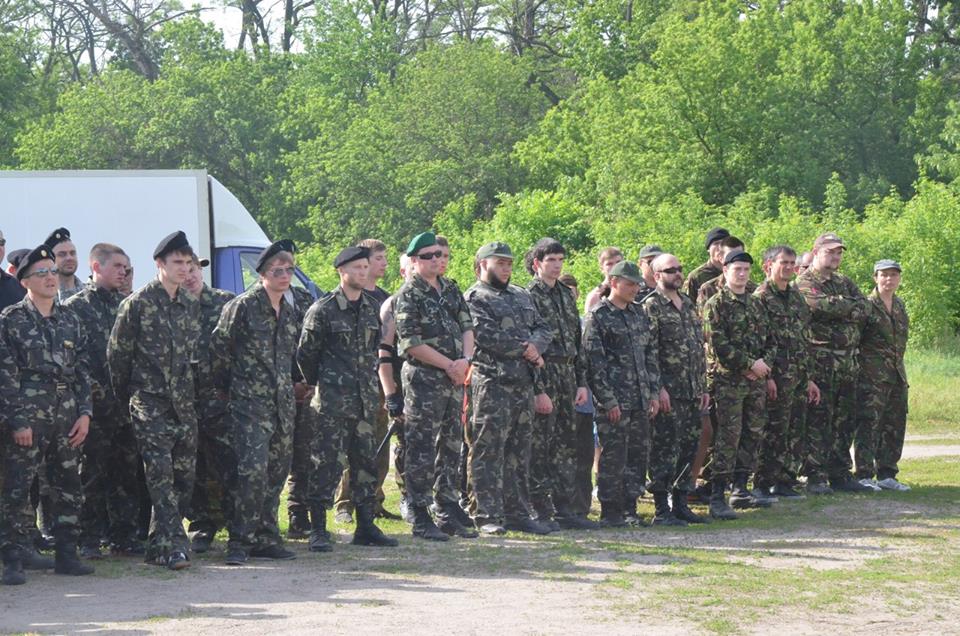 В Запорожье Самооборона и Хортицкий полк вызвались охранять избирательные участки