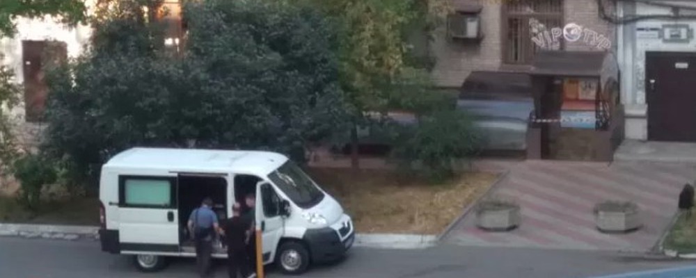 В центре Запорожья вор травмировал полицейского, бросив в того сейф с деньгами — Zanoza. Запорожье