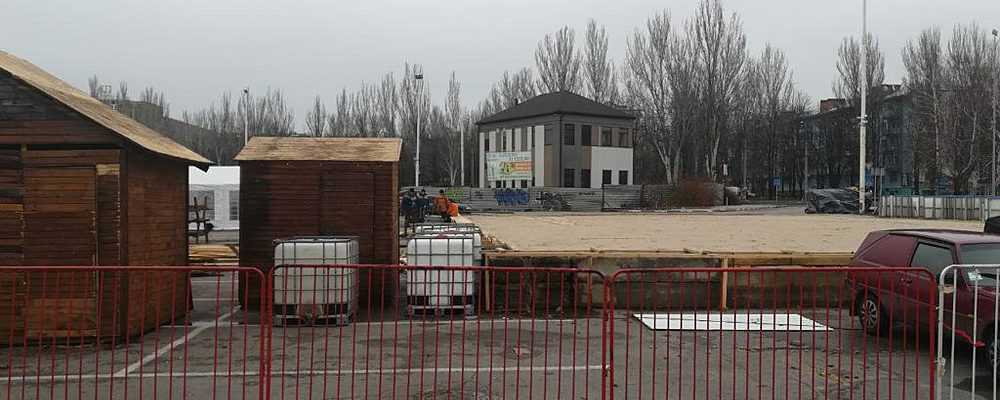 Возле запорожского "Амстора" открывают каток