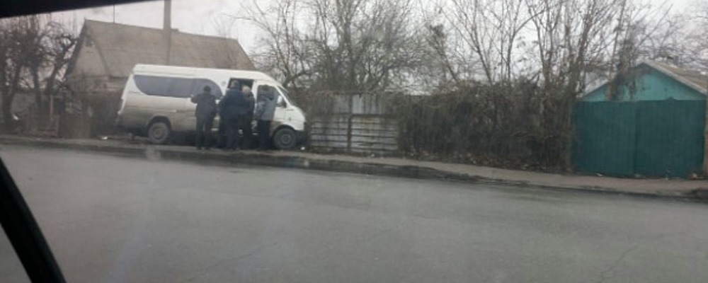 В Запорожье маршрутка с пассажирами попала в аварию – есть пострадавшие