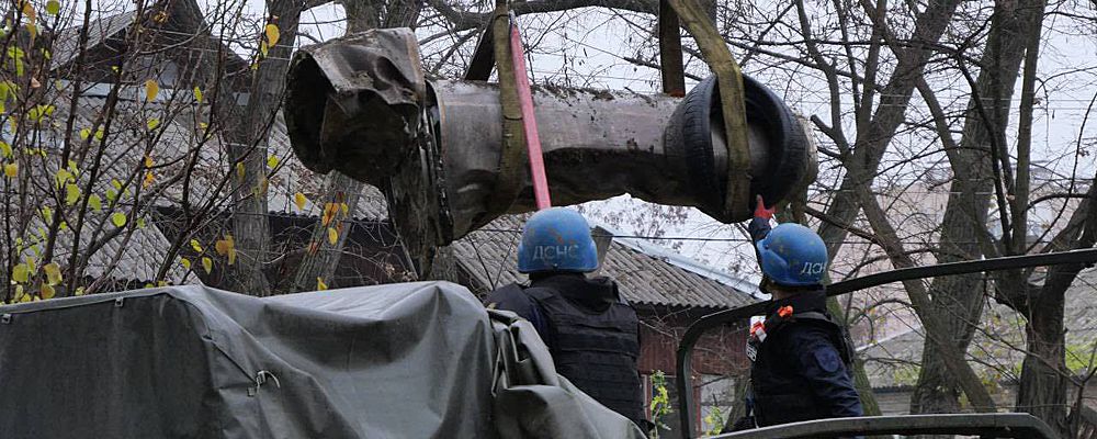 Операція тривала всю ніч: в Запоріжжі вивезли уламки російської ракети "Іскандер" (Фото)